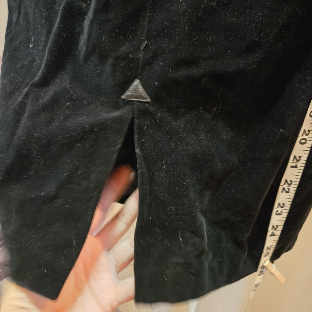 Elegant Black Velvet Skirt - Picture 2 of 7